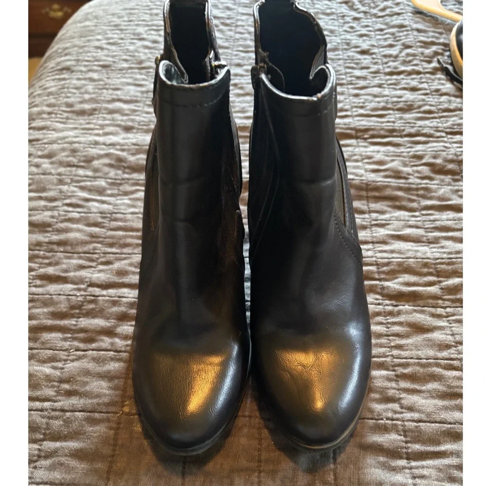 Soda‎ Ankle Boots Block Heel Buckle Accents Black Size 7